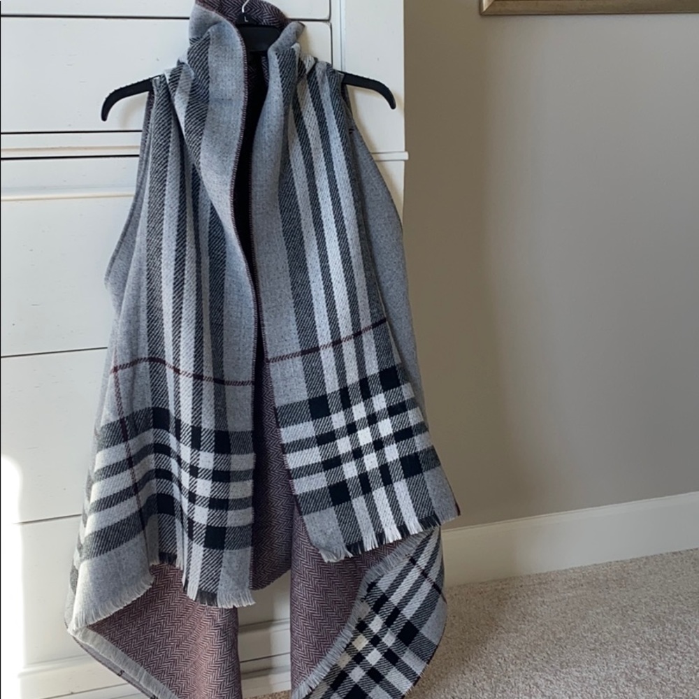NWT Kelly & Kate Blanket Wrap